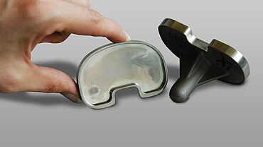 Vermoeiingstest op het tibiaplateau van kunstmatige kniegewrichten volgens ASTM F1800 en ISO 14879