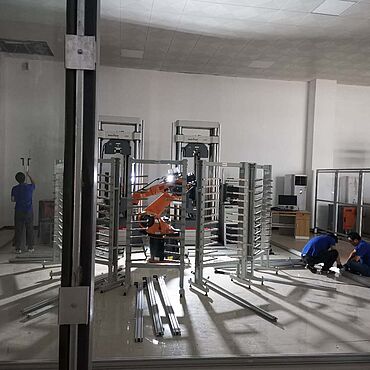 Namestitev robotskega sistema roboTest R v laboratoriju za preskušanje Liuzhou Iron & Steel